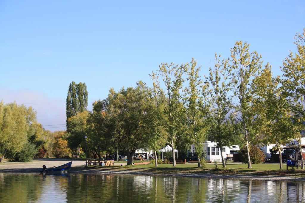 Robert'S Roost Rv Park Resort 퀘스넬 외부 사진