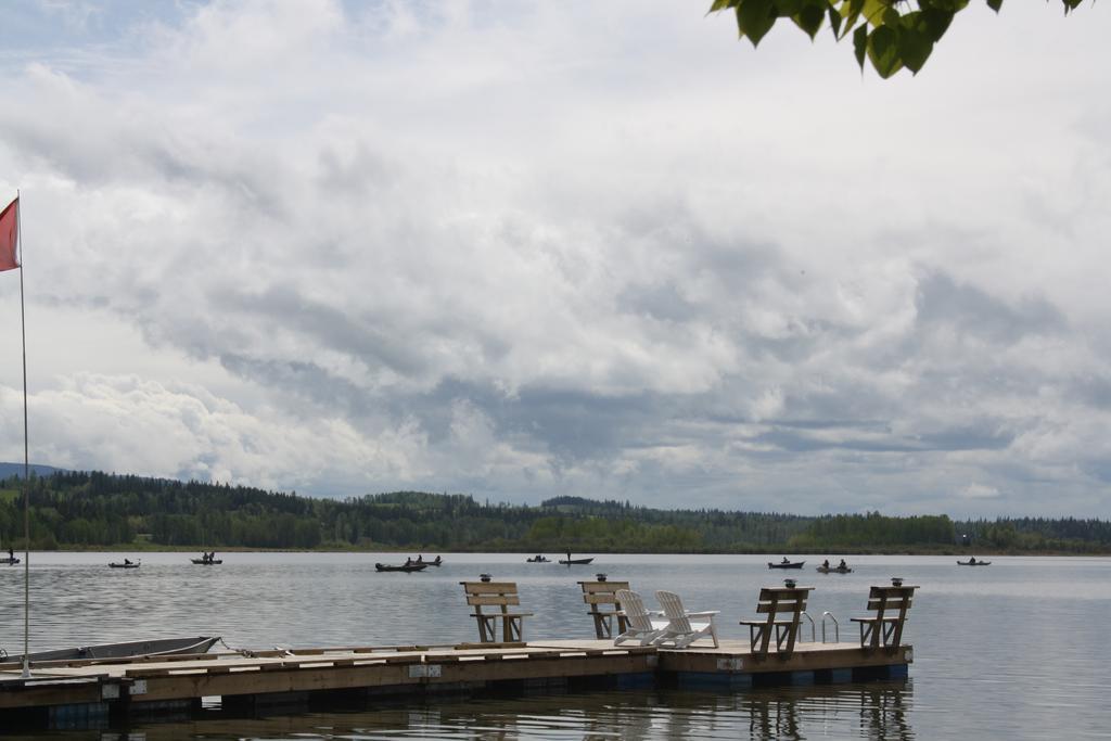 Robert'S Roost Rv Park Resort 퀘스넬 외부 사진