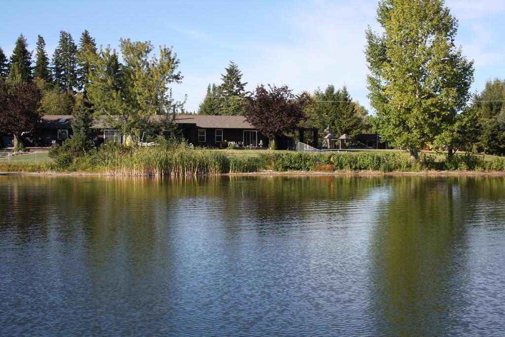 Robert'S Roost Rv Park Resort 퀘스넬 외부 사진