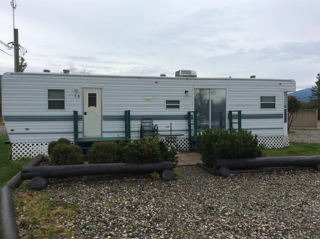 Robert'S Roost Rv Park Resort 퀘스넬 외부 사진