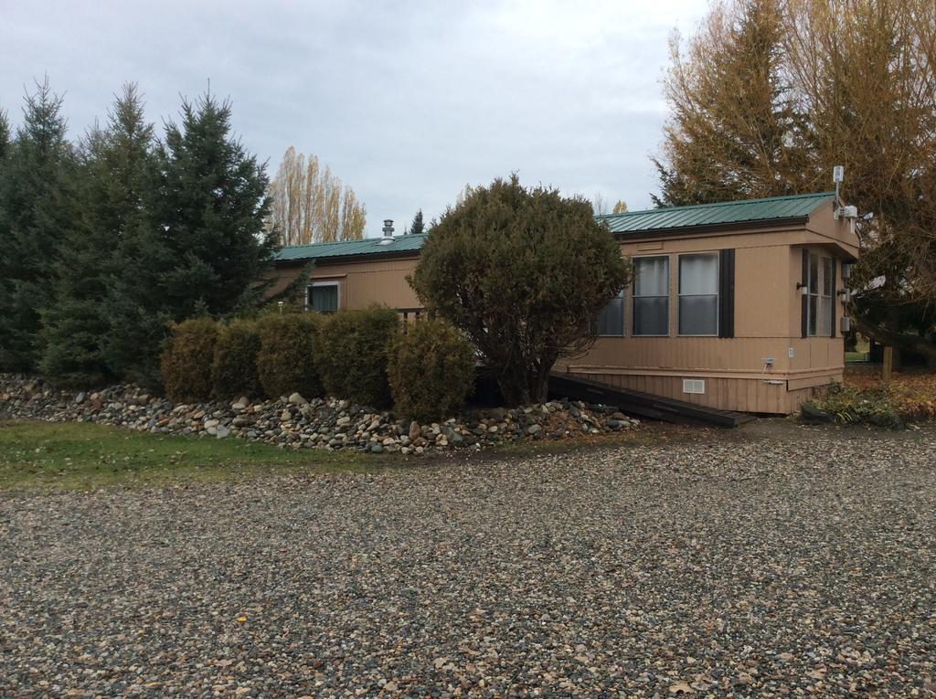 Robert'S Roost Rv Park Resort 퀘스넬 외부 사진