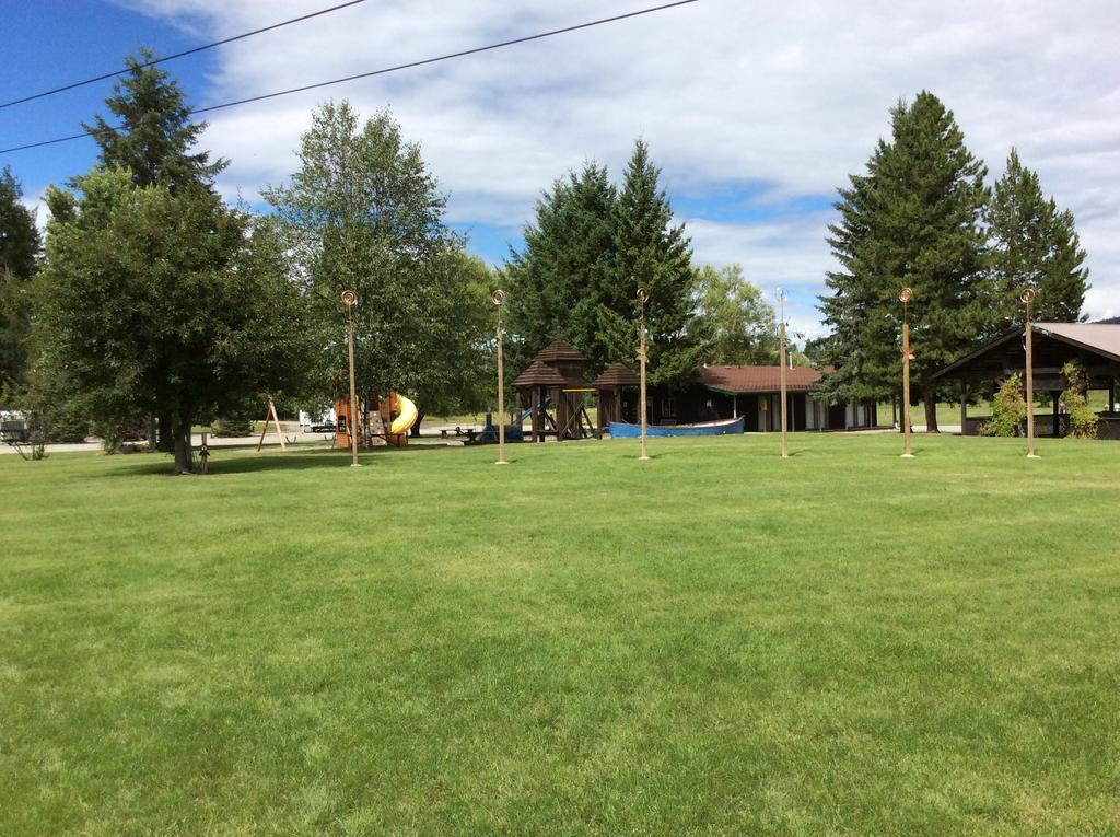 Robert'S Roost Rv Park Resort 퀘스넬 외부 사진