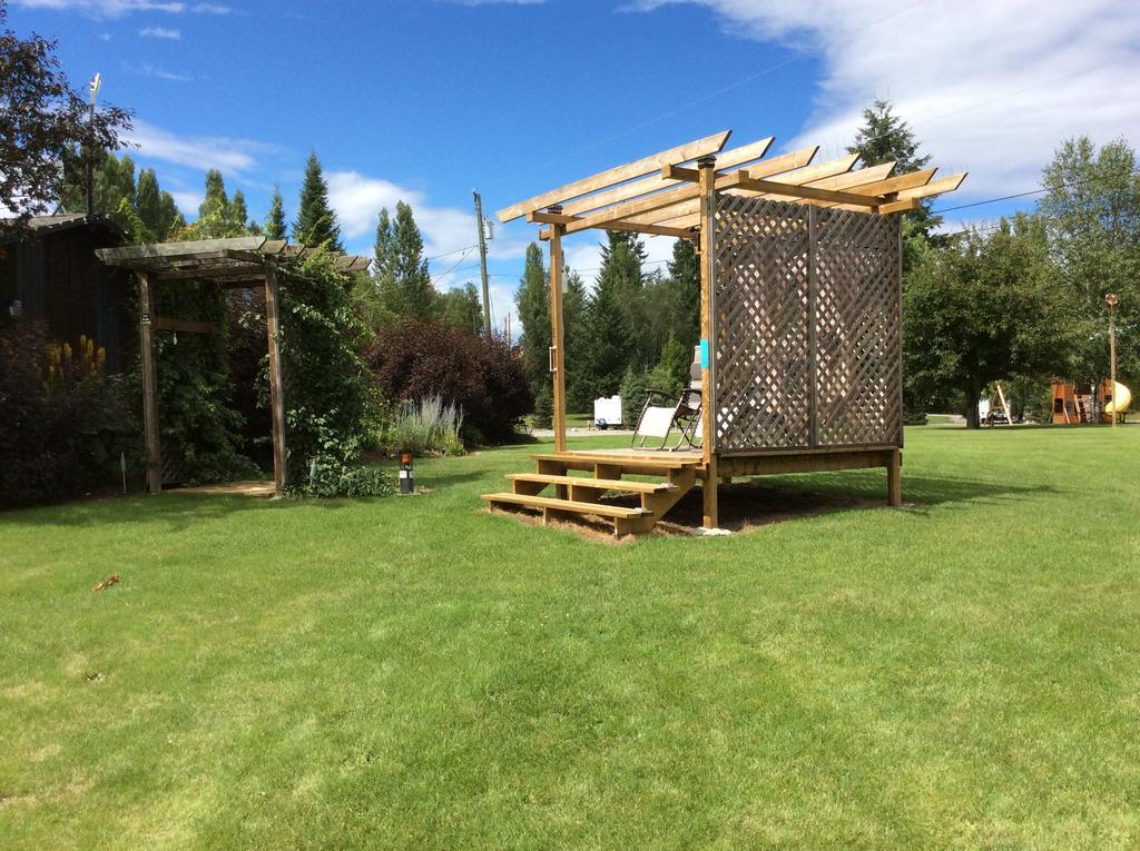 Robert'S Roost Rv Park Resort 퀘스넬 외부 사진