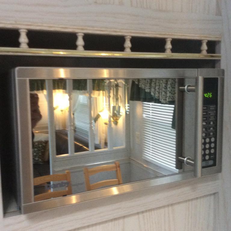 Robert'S Roost Rv Park Resort 퀘스넬 외부 사진