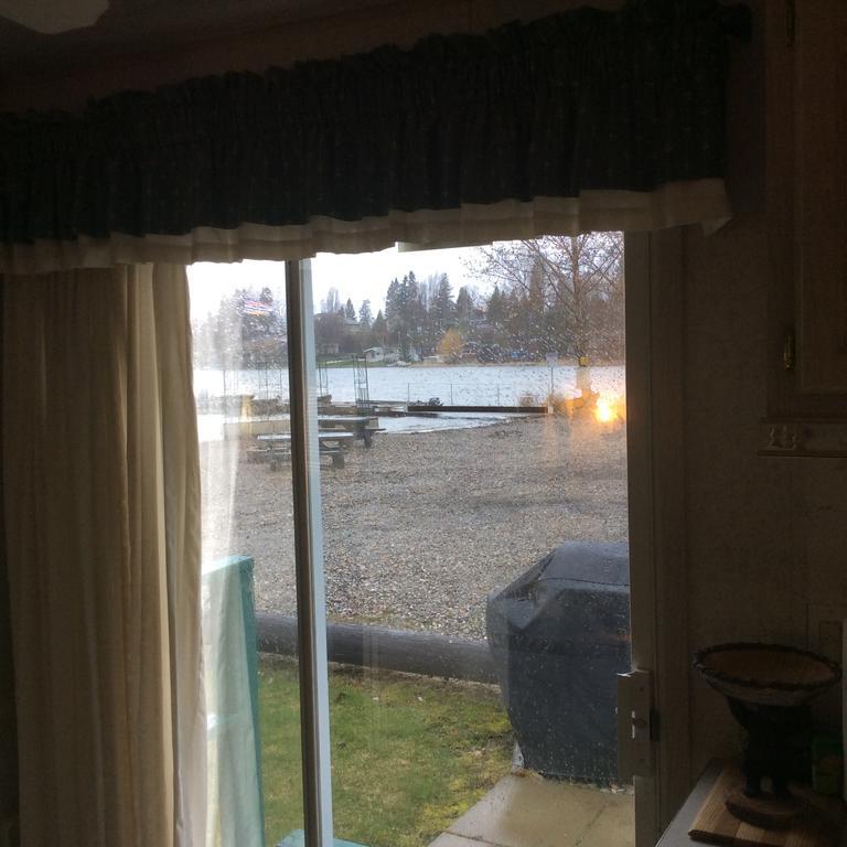 Robert'S Roost Rv Park Resort 퀘스넬 외부 사진